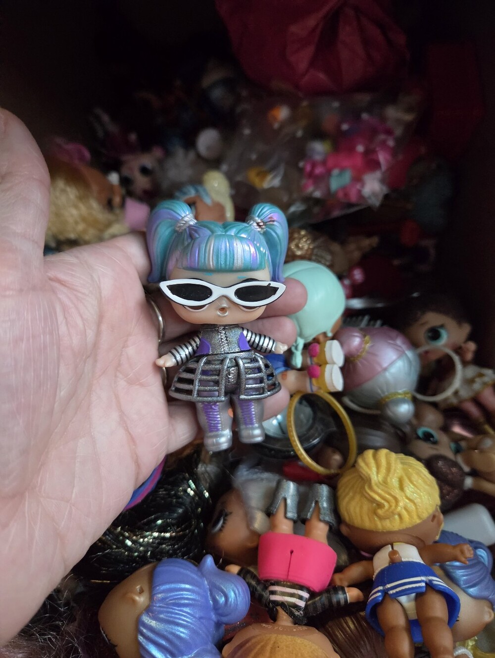 Massive Box Of L.O.L Dolls - Picture 5 of 9